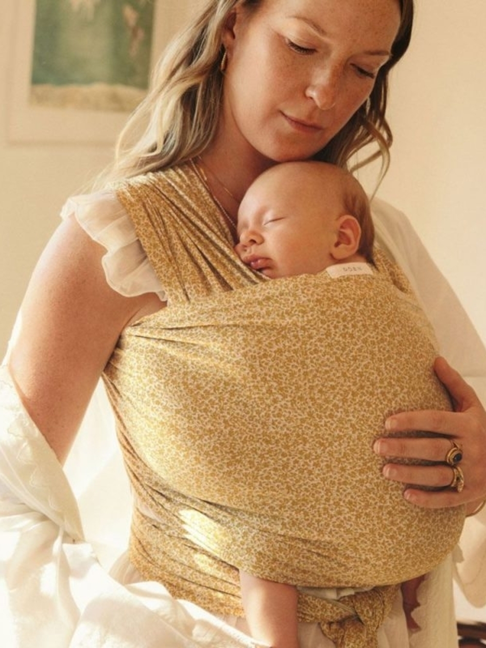 Ergobaby Aura Stretchy Wrap In Honeybee Floral